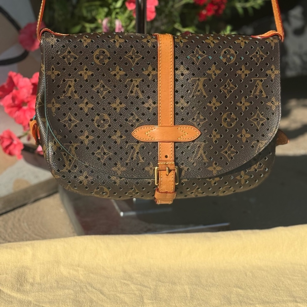 Louis Vuitton Limited Edition predra